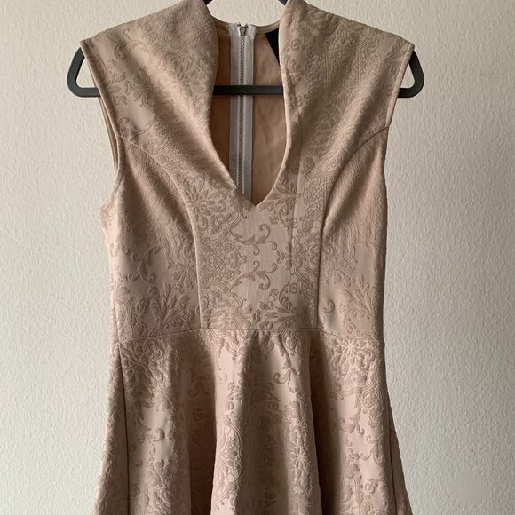 ❣️ Blush Jacquard Fit & Flare Dress – Timeless & Romantic! ❣️ - Picture 1 of 4